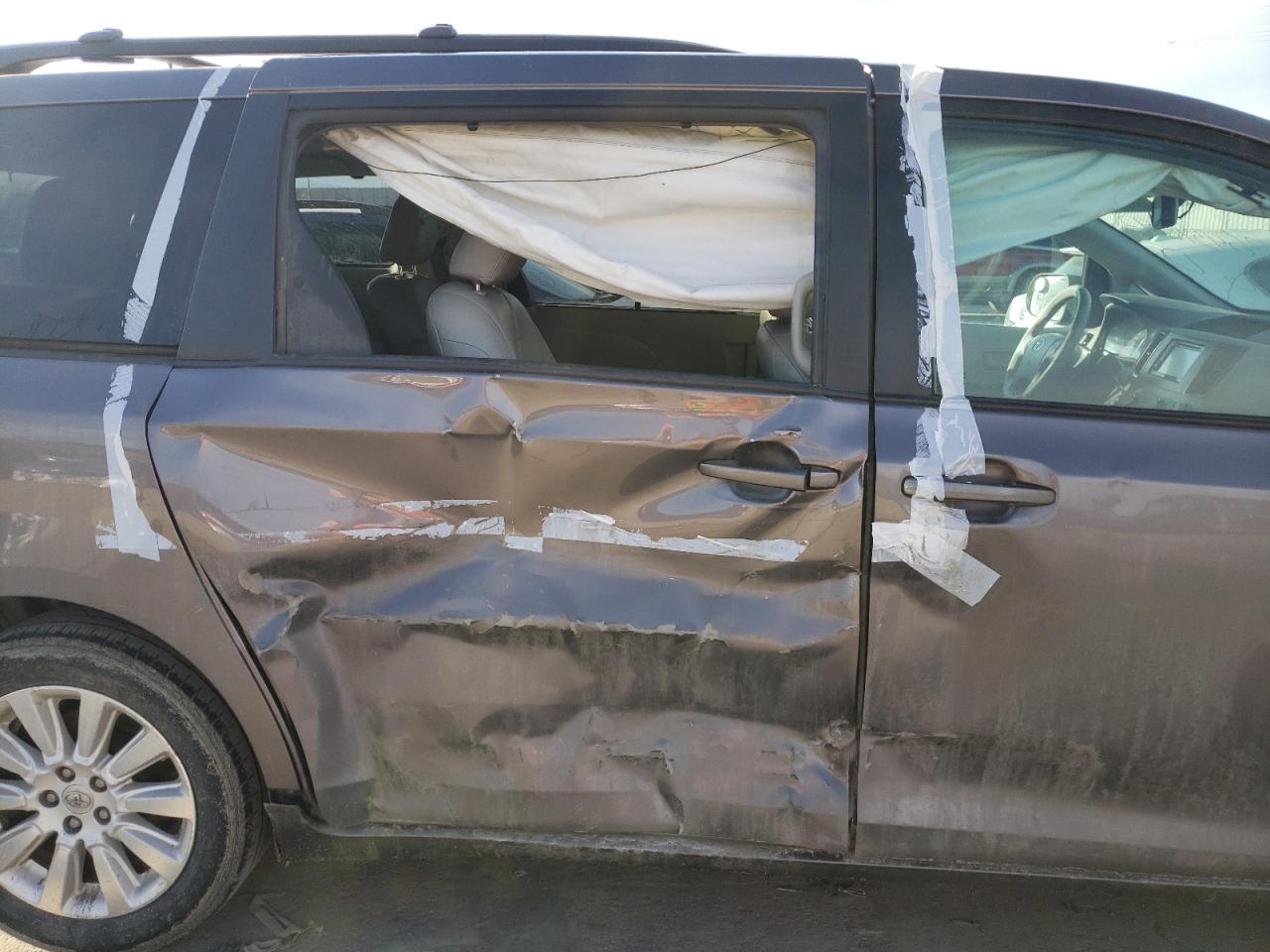 Photo 9 from auction – 2012 TOYOTA SIENNA LE with VIN 5TDJK3DC8CS045418