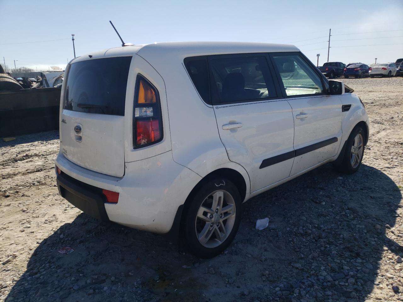 Photo 4 from auction – 2011 KIA SOUL + with VIN KNDJT2A25B7708813