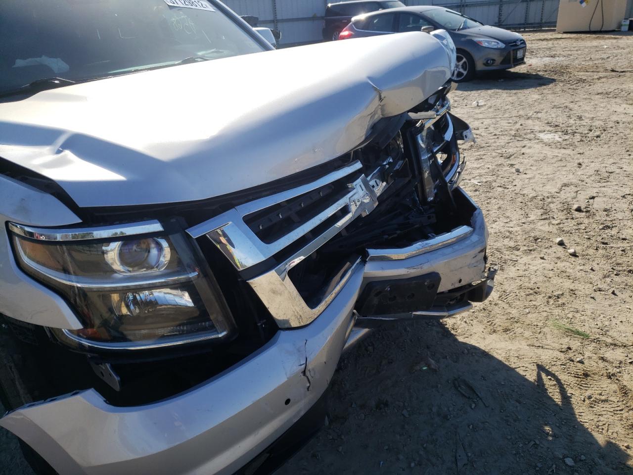 Photo 9 from auction – 2016 CHEVROLET SUBURBAN K with VIN 1GNSKHKC8GR254710