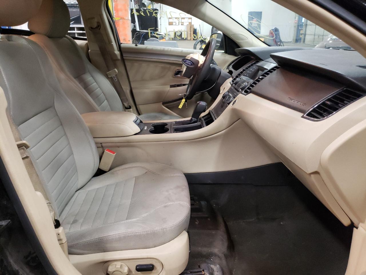 Photo 5 from auction – 2016 FORD TAURUS SE with VIN 1FAHP2D82GG105706