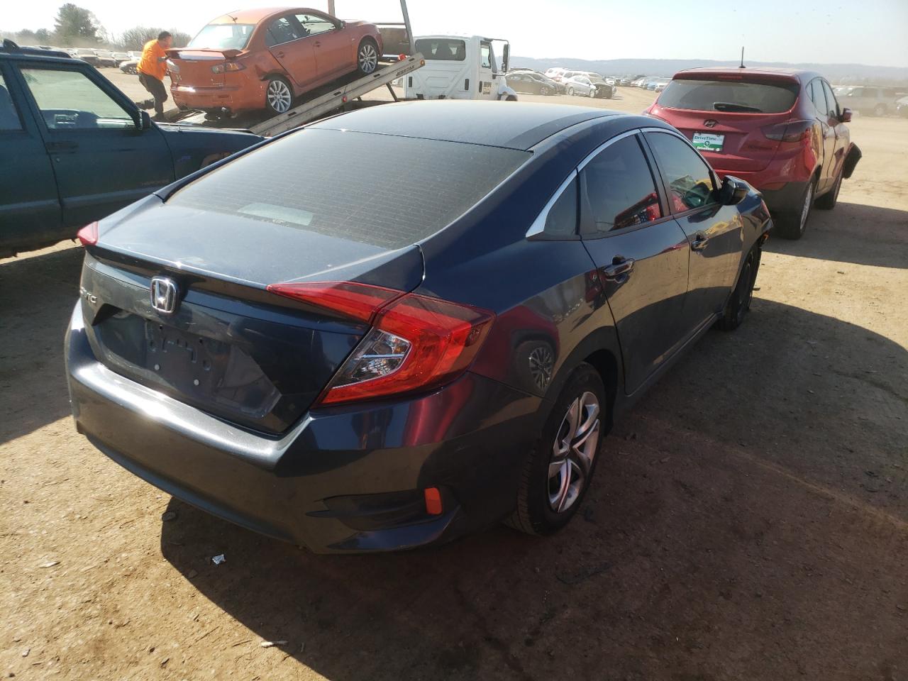 Photo 4 from auction – 2017 HONDA CIVIC LX with VIN 19XFC2F5XHE201908