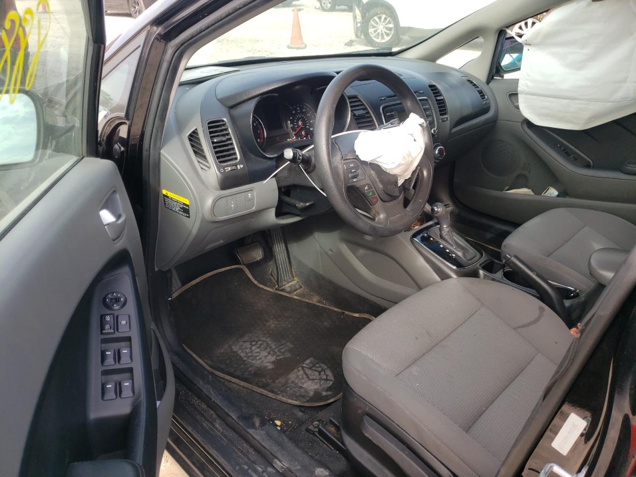 Photo 9 from auction – 2017 KIA FORTE LX with VIN 3KPFK4A7XHE081129