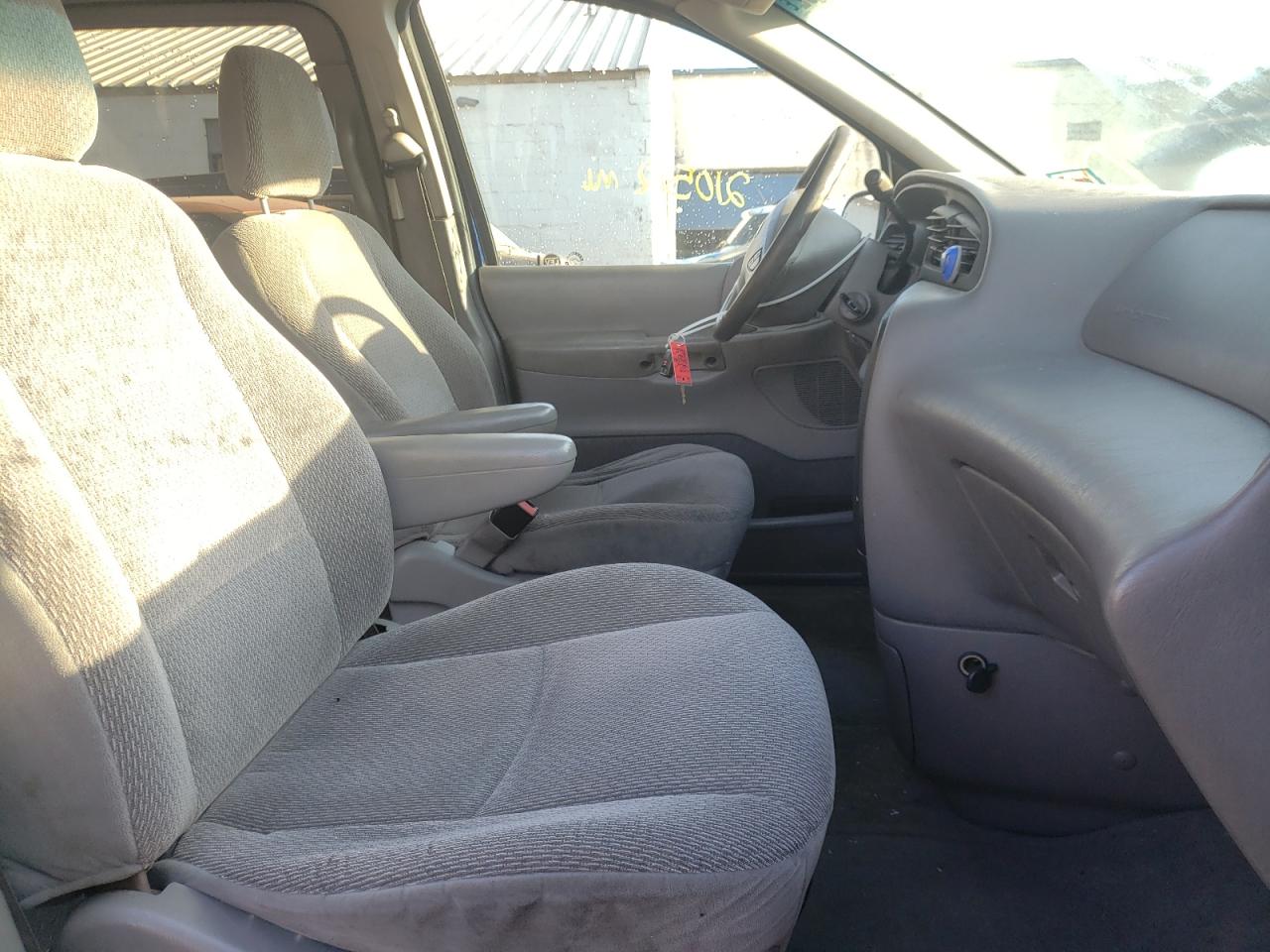 Photo 5 from auction – 2001 FORD WINDSTAR S with VIN 2FMDA52401BC07186