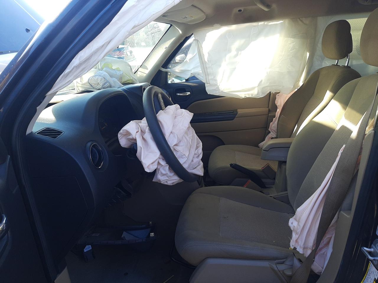 Photo 5 from auction – 2016 JEEP PATRIOT SP with VIN 1C4NJPBB4GD527164