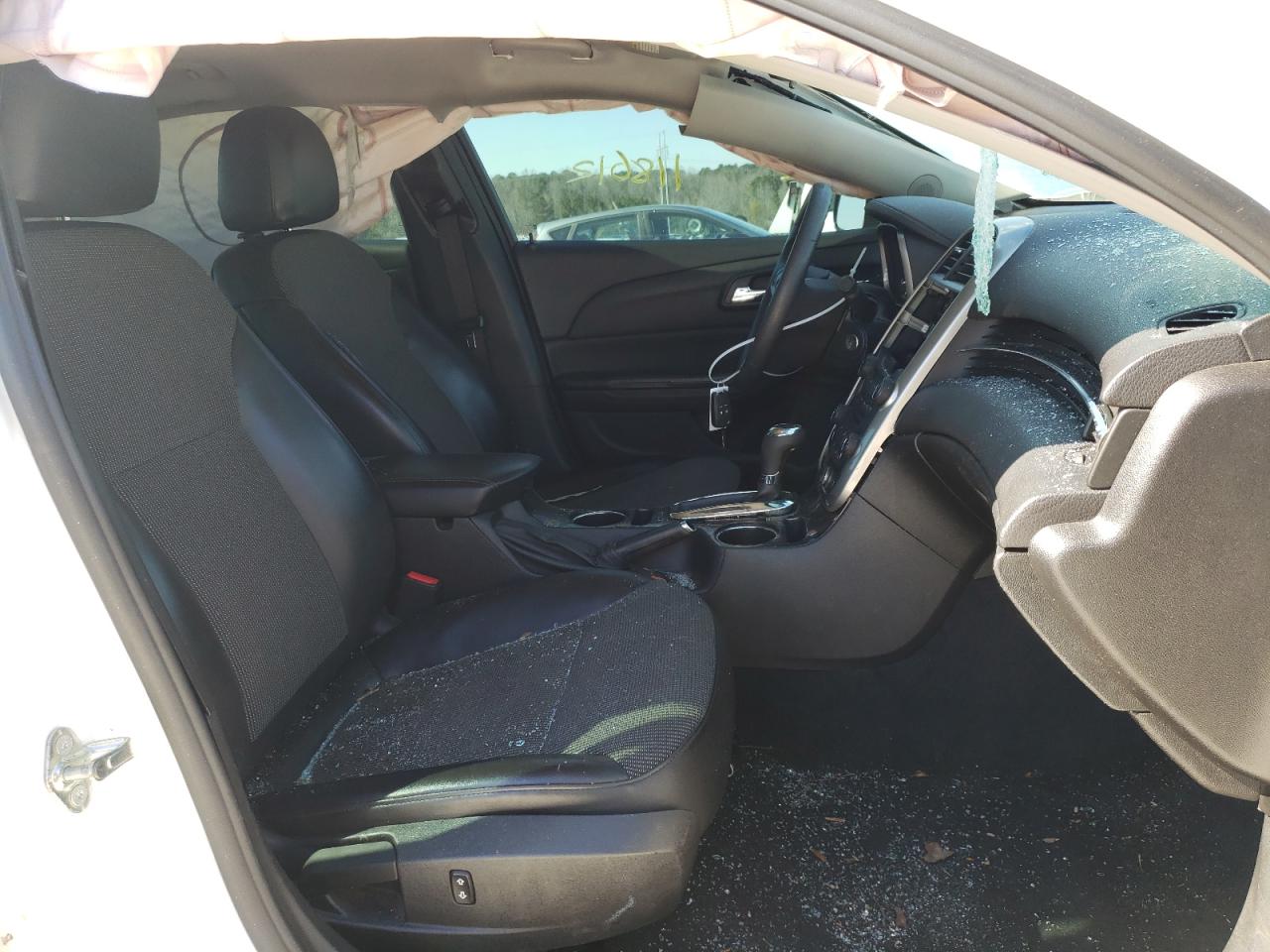 Photo 5 from auction – 2016 CHEVROLET MALIBU LIM with VIN 1G11C5SA2GF135172
