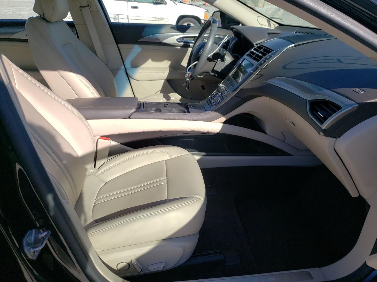 Photo 5 from auction – 2019 LINCOLN MKZ with VIN 3LN6L5KUXKR605110