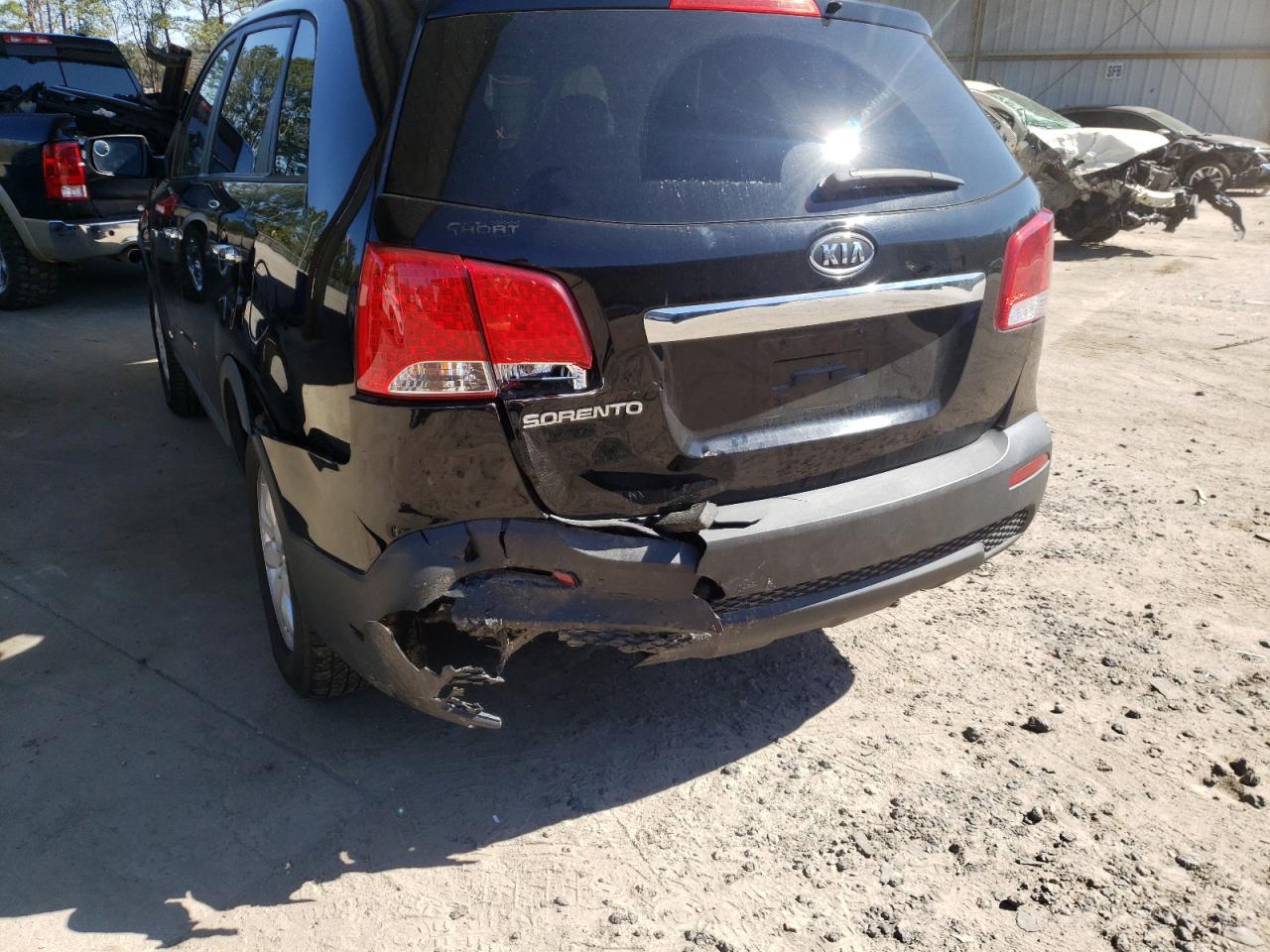 Photo 9 from auction – 2013 KIA SORENTO LX with VIN 5XYKTDA20DG348338