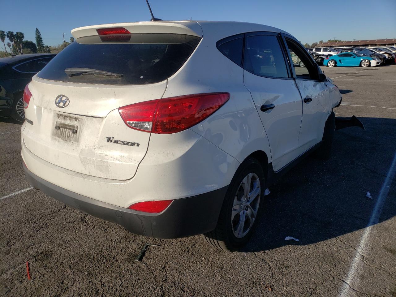 Photo 4 from auction – 2012 HYUNDAI TUCSON GL with VIN KM8JT3ABXCU411329