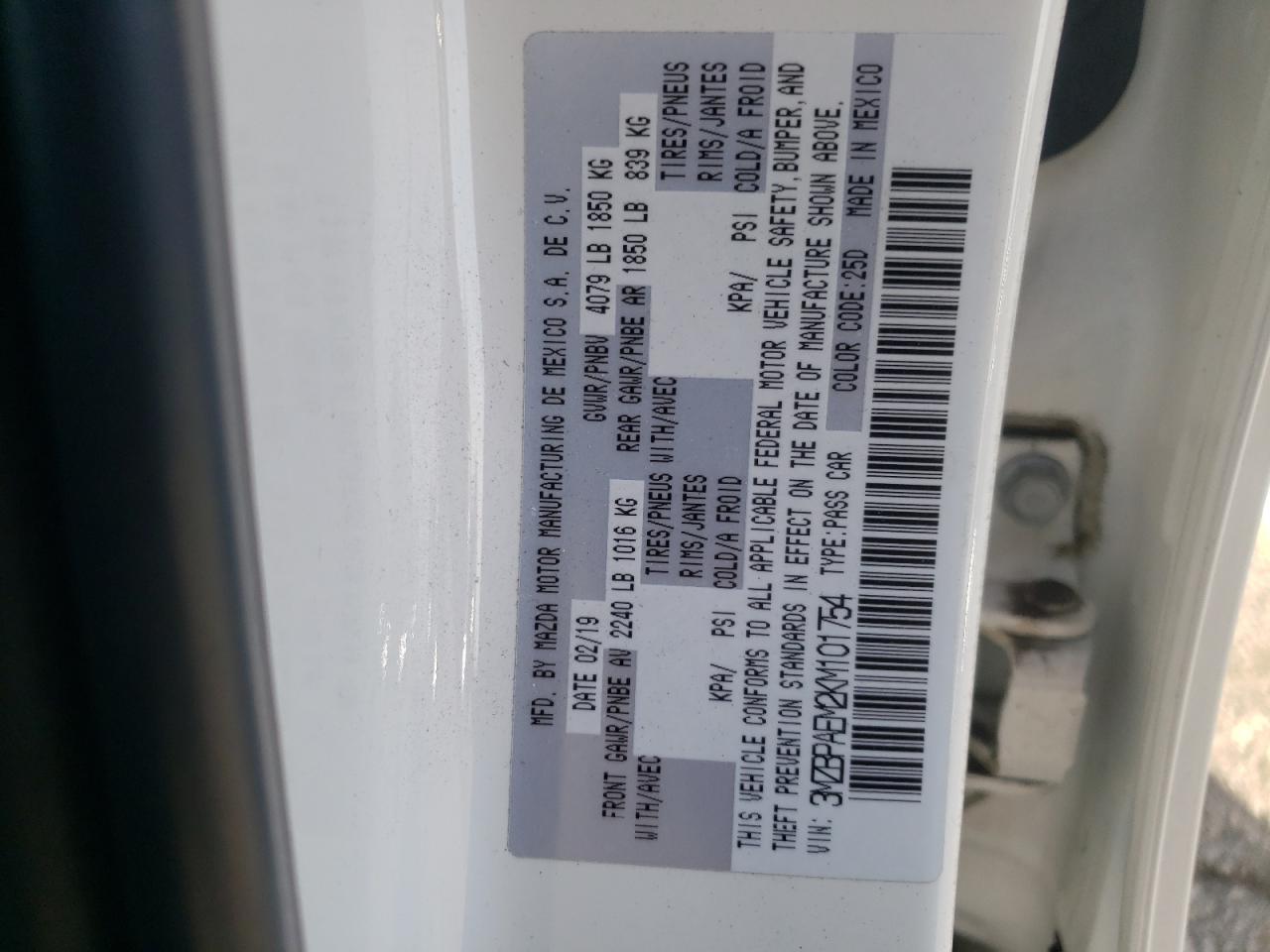 Photo 10 from auction – 2019 MAZDA 3 PREMIUM with VIN 3MZBPAEM2KM101754