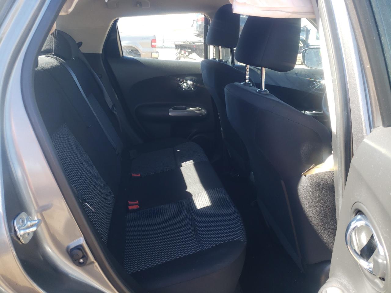 Zdjęcie 6 z aukcji – 2015 NISSAN JUKE S z VIN JN8AF5MV5FT565894
