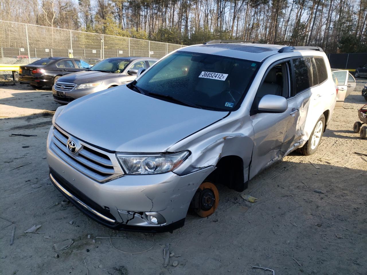 Photo 2 from auction – 2012 TOYOTA HIGHLANDER with VIN 5TDBK3EH2CS096041