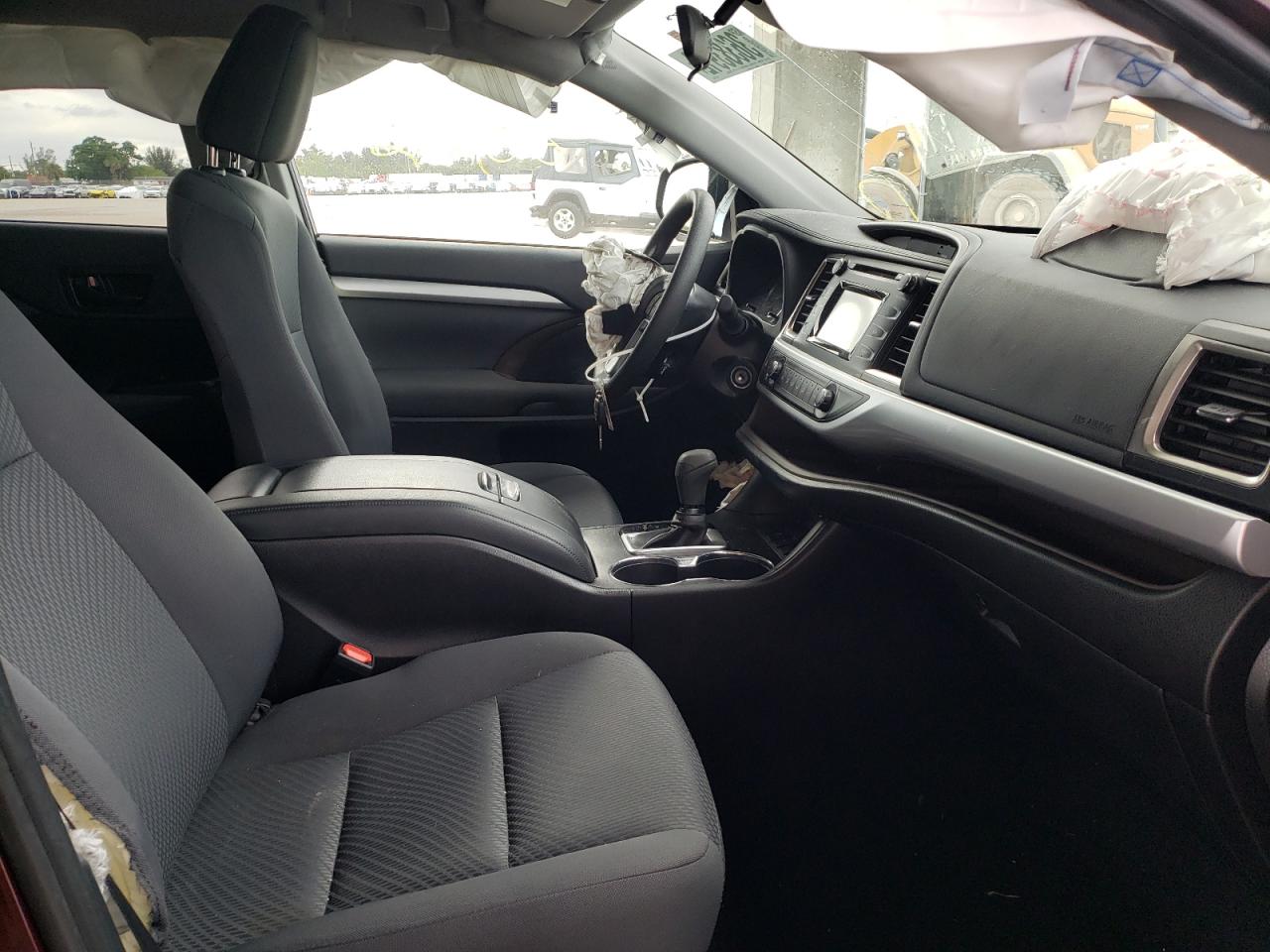 Photo 5 from auction – 2019 TOYOTA HIGHLANDER with VIN 5TDZARFH7KS058130