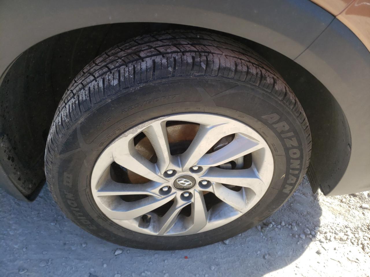 Photo 9 from auction – 2017 HYUNDAI TUCSON LIM with VIN KM8J3CA49HU400976