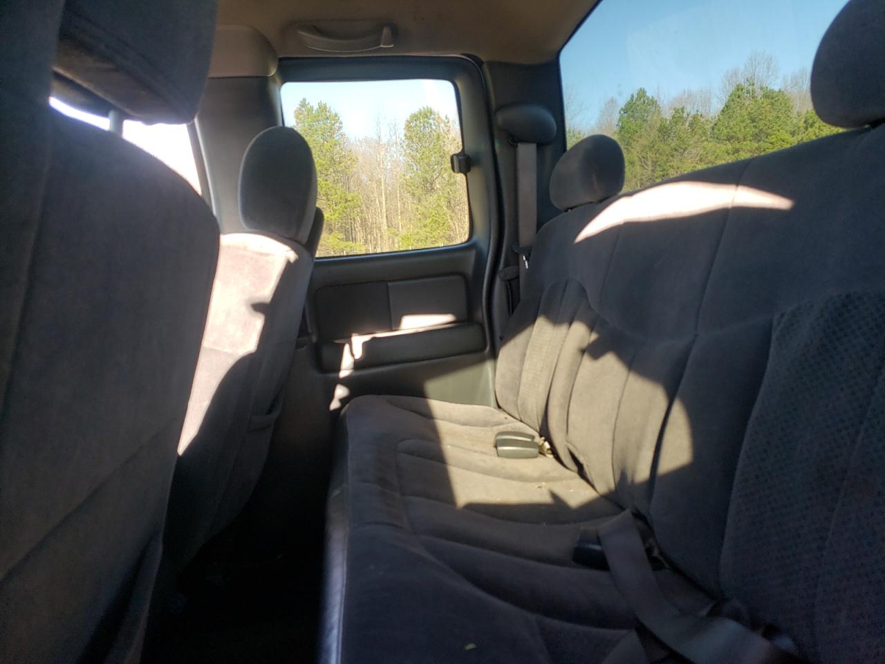 Photo 6 from auction – 2002 CHEVROLET SILVERADO with VIN 2GCEC19T021253682
