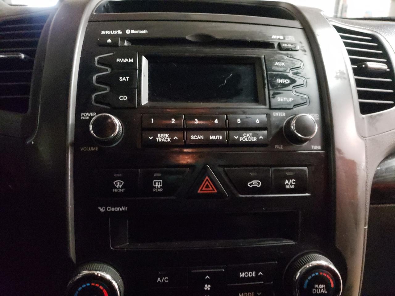 Photo 9 from auction – 2011 KIA SORENTO EX with VIN 5XYKU4A22BG070679