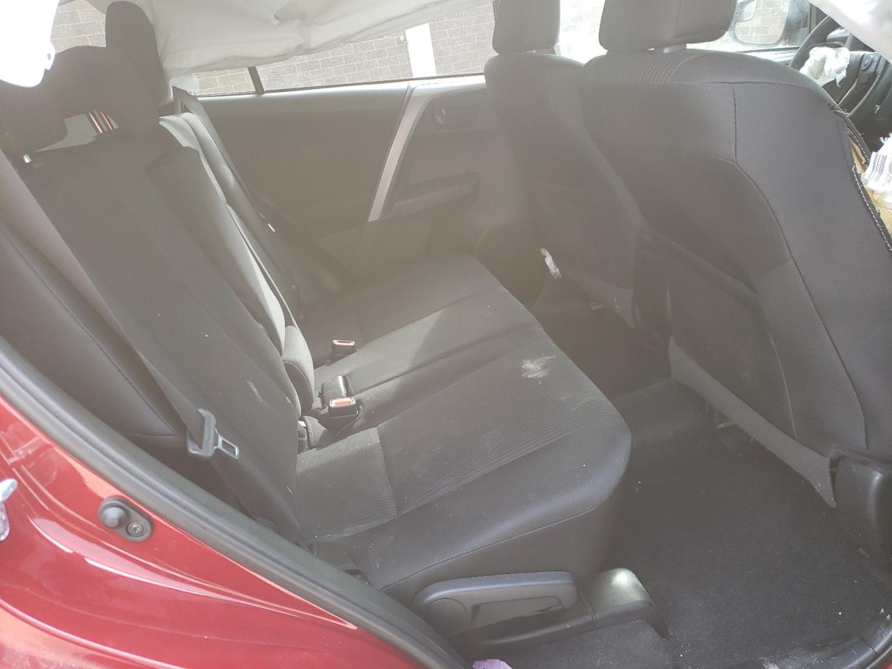 Photo 6 from auction – 2018 TOYOTA RAV4 LE with VIN 2T3ZFREV3JW517949