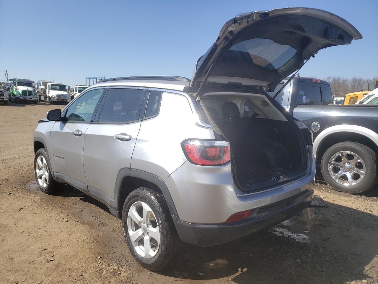 Photo 3 from auction – 2018 JEEP COMPASS LA with VIN 3C4NJDBBXJT454852
