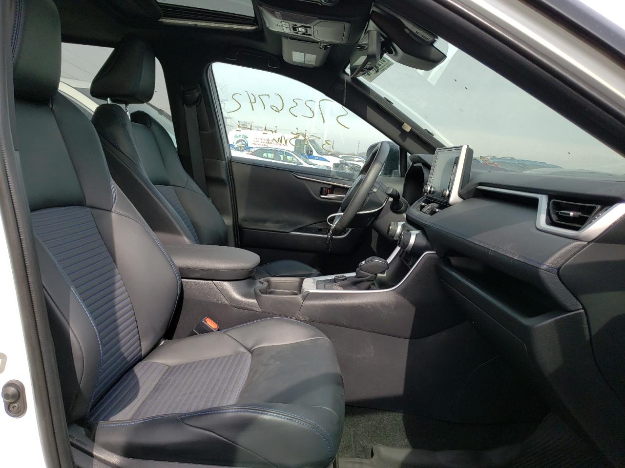 Photo 5 from auction – 2020 TOYOTA RAV4 with VIN 4T3E6RFV6LU004291