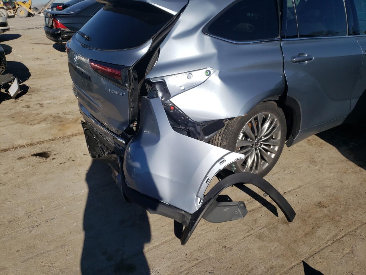 Photo 9 from auction – 2021 TOYOTA HIGHLANDER with VIN 5TDEBRCH6MS028507