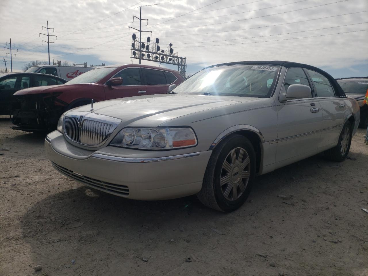 Photo 2 from auction – 2004 LINCOLN TOWN CAR U with VIN 1LNHM83W64Y660228