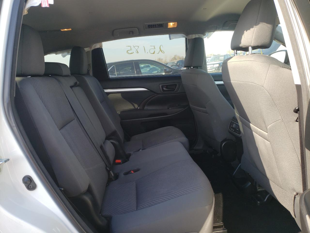 Photo 6 from auction – 2018 TOYOTA HIGHLANDER with VIN 5TDZARFH0JS035593
