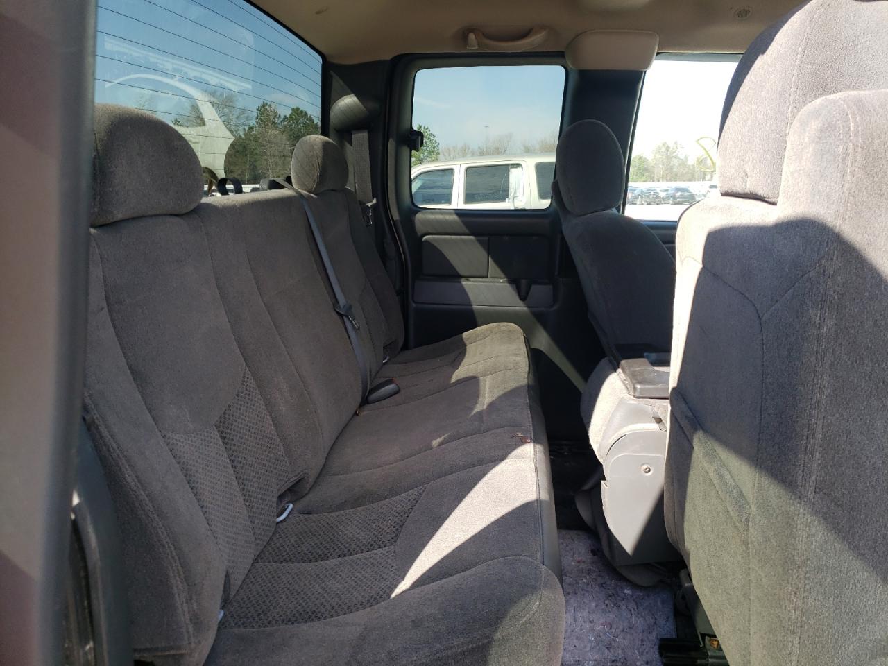 Photo 6 from auction – 2006 CHEVROLET SILVERADO with VIN 1GCEK19T96Z264440