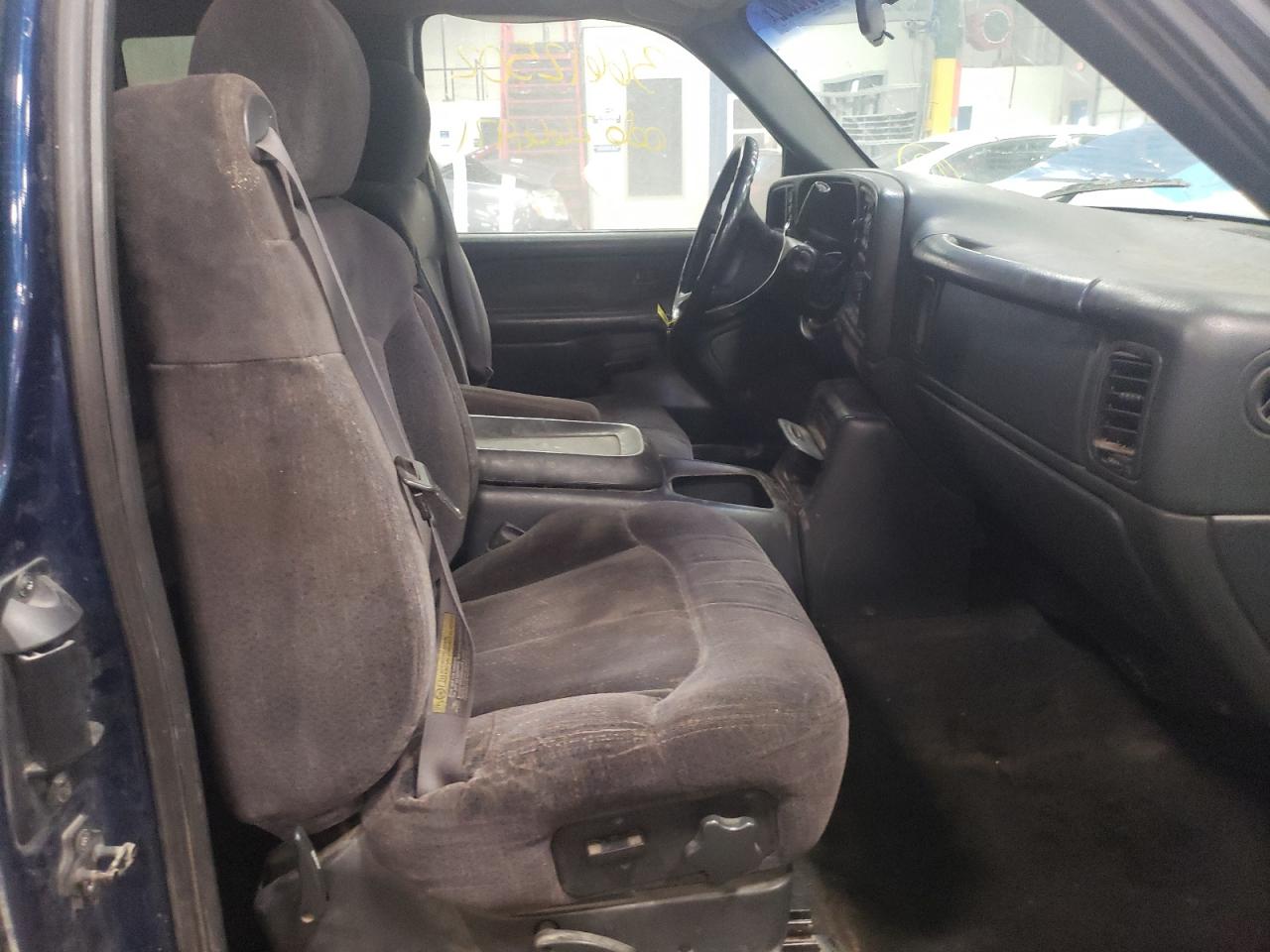 Photo 5 from auction – 1999 CHEVROLET SILVERADO with VIN 2GCEK19T4X1244011
