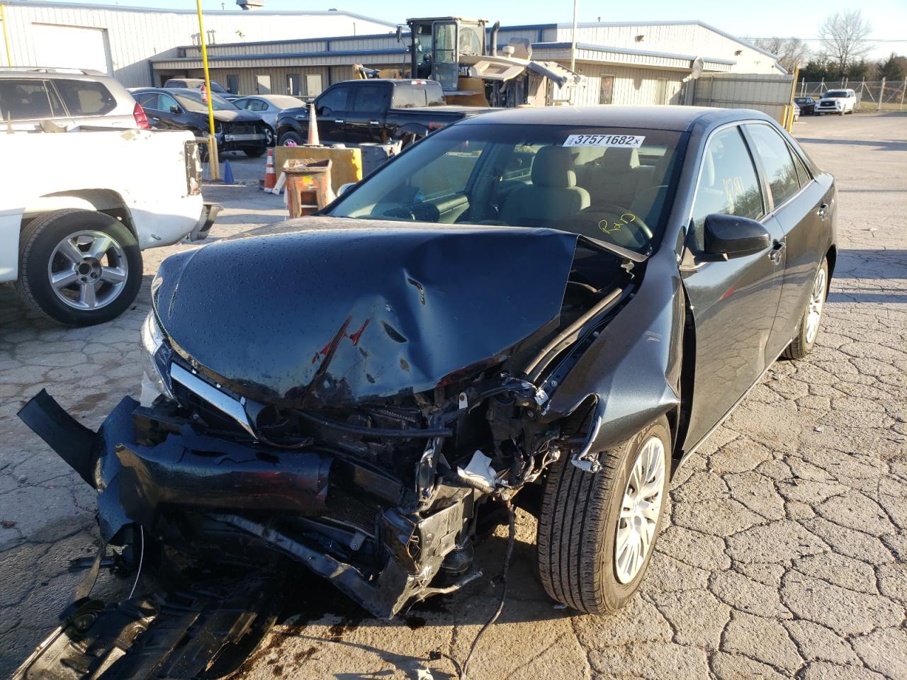 Photo 2 from auction – 2014 TOYOTA CAMRY L with VIN 4T1BF1FK1EU327718