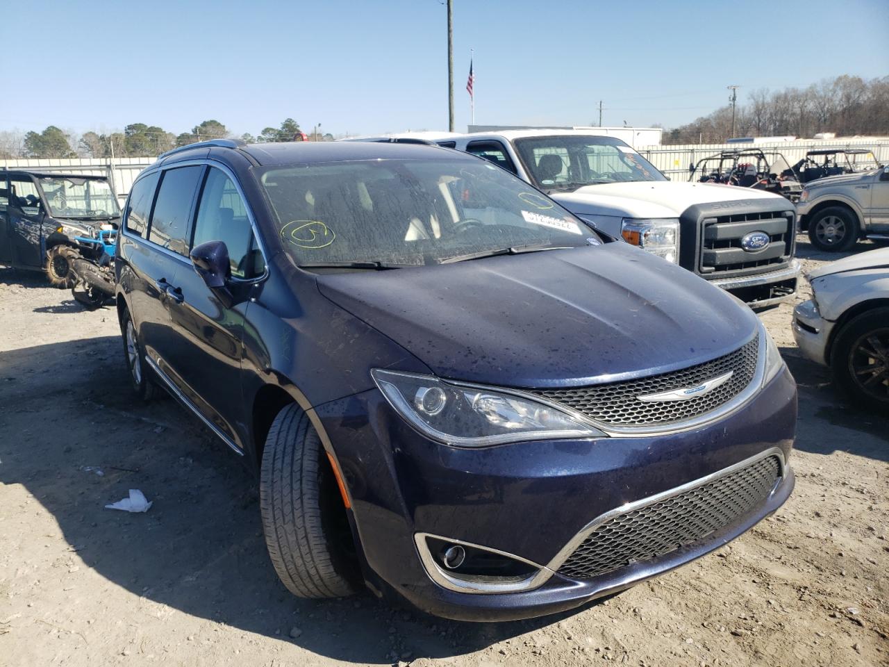 CHRYSLER PACIFICA T 2018 with VIN 2C4RC1EG4JR154230 - Photo from auction