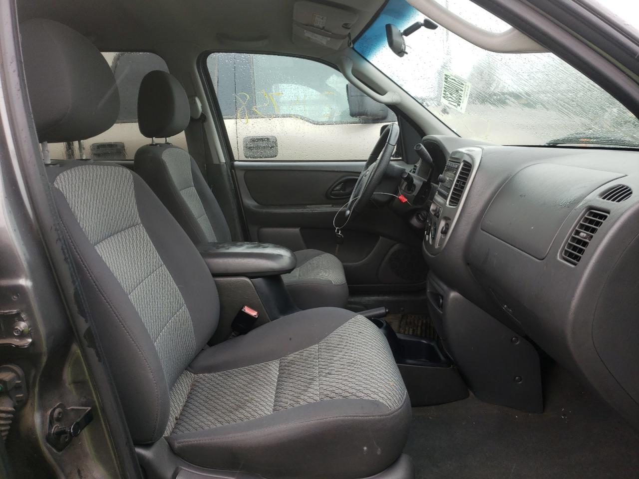 Photo 5 from auction – 2004 FORD ESCAPE XLT with VIN 1FMYU93124KB68602