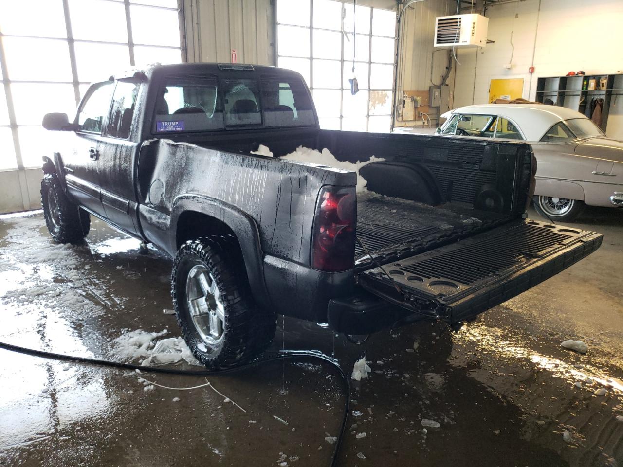 Photo 3 from auction – 2006 CHEVROLET SILVERADO with VIN 1GCEK19B96Z198396