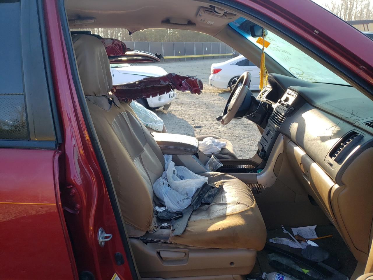 Photo 5 from auction – 2005 HONDA PILOT EX with VIN 5FNYF18485B064259