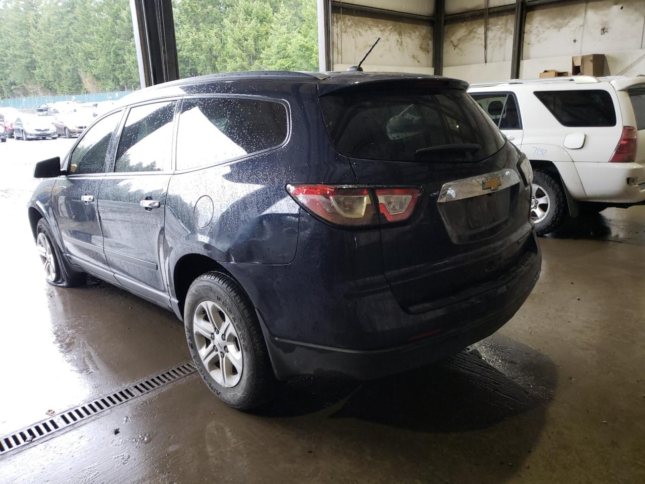 Photo 3 from auction – 2015 CHEVROLET TRAVERSE L with VIN 1GNKRFKDXFJ202713