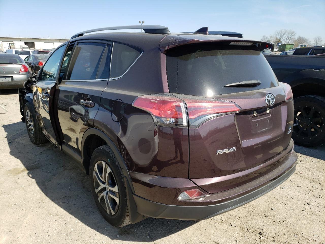 Photo 3 from auction – 2017 TOYOTA RAV4 LE with VIN 2T3BFREV4HW607672
