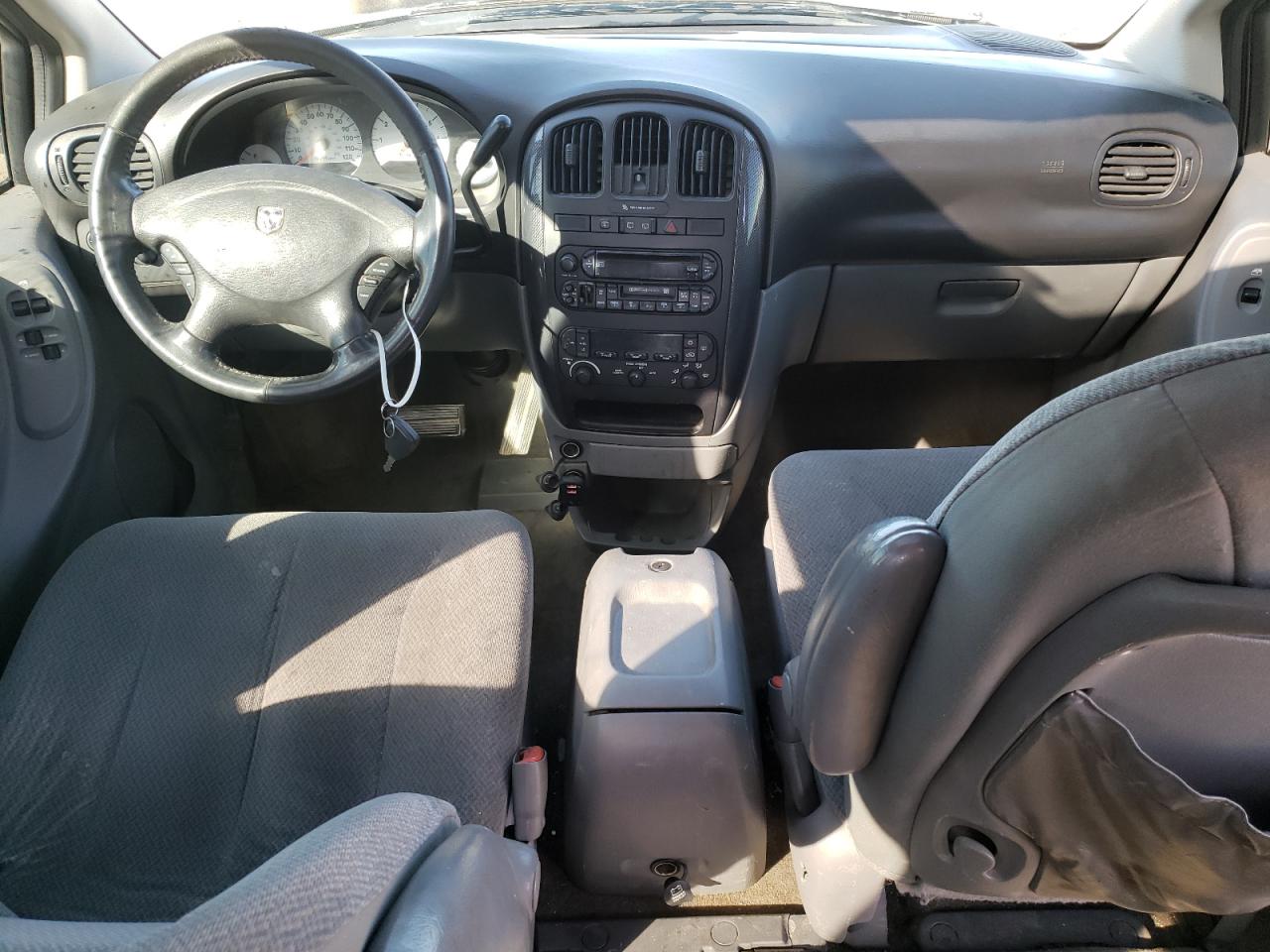 Photo 9 from auction – 2005 DODGE GRAND CARA with VIN 2D4GP44L55R290936