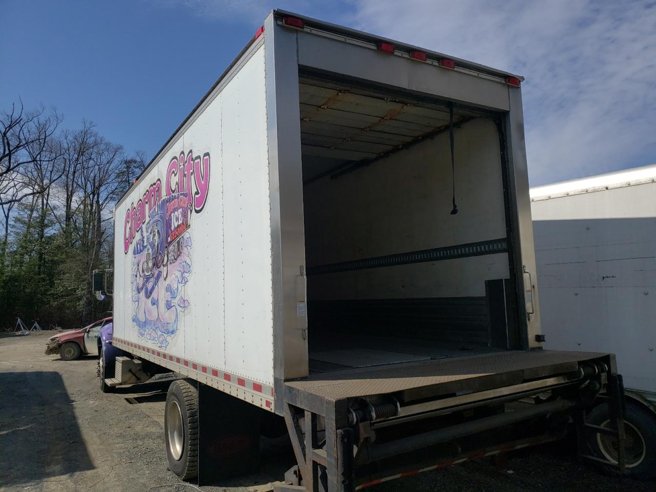 Photo 3 from auction – 2006 PETERBILT 335 with VIN 2NPLHD7X36M630454
