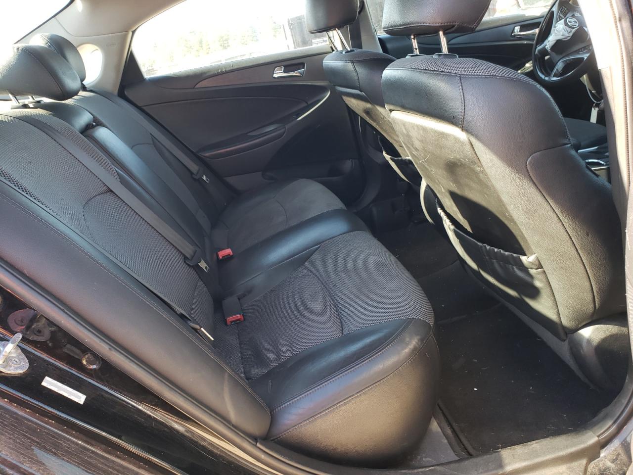 Photo 6 from auction – 2011 HYUNDAI SONATA SE with VIN 5NPEC4AC4BH040715