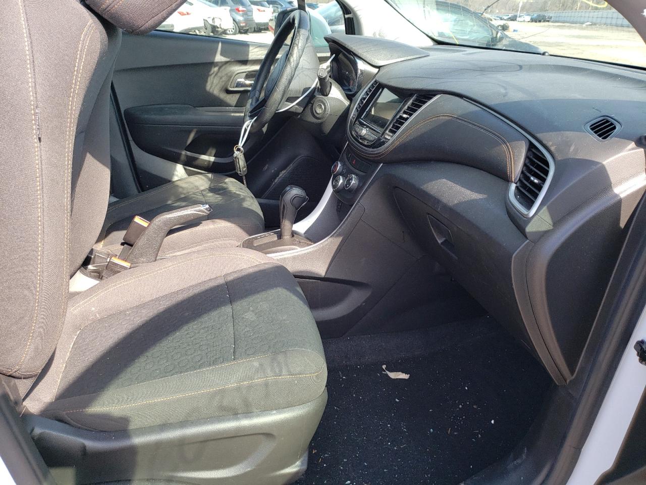 Photo 5 from auction – 2018 CHEVROLET TRAX LS with VIN KL7CJNSB9JB721135