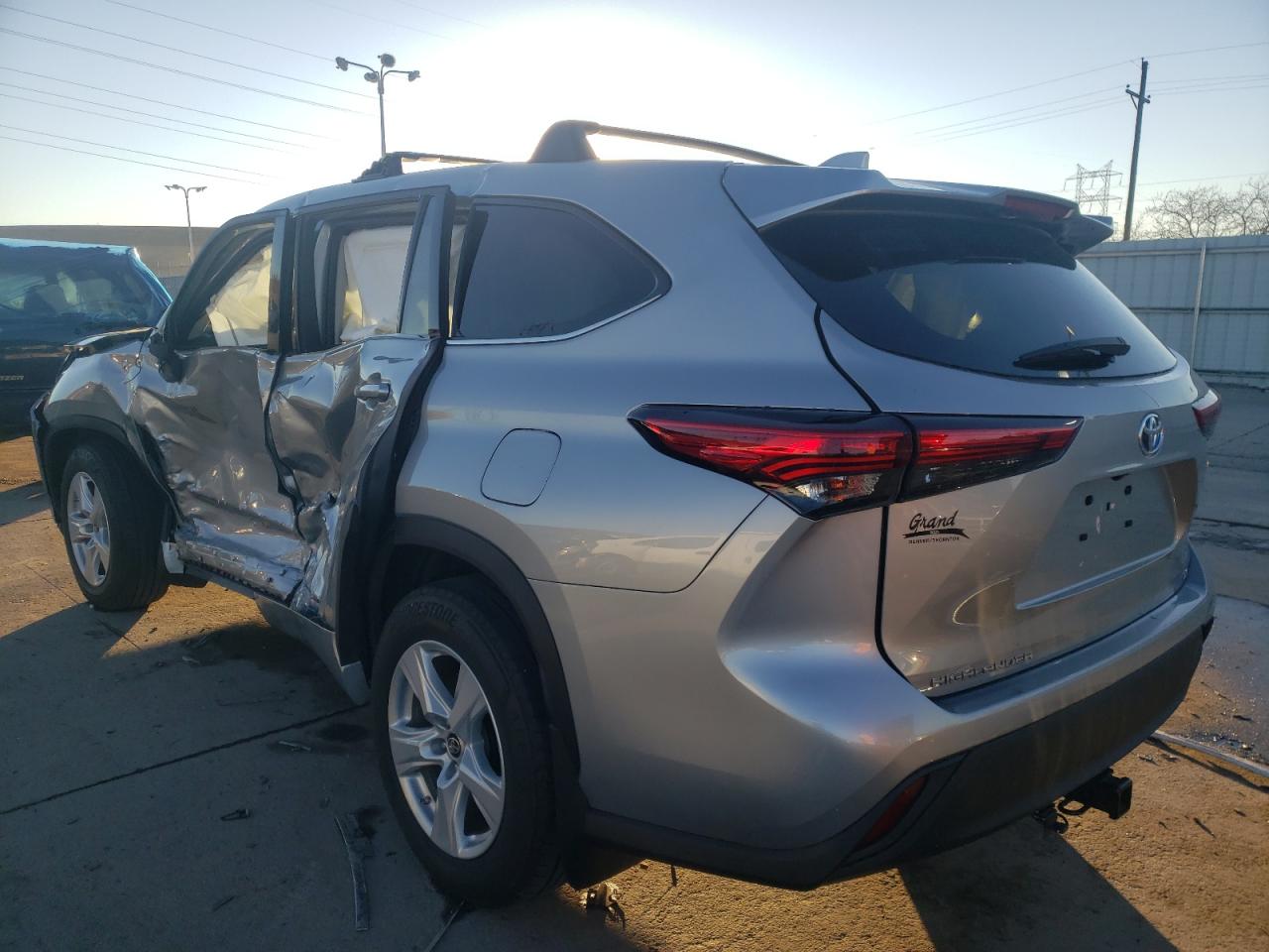 Photo 3 from auction – 2020 TOYOTA HIGHLANDER with VIN 5TDBBRCH0LS513923