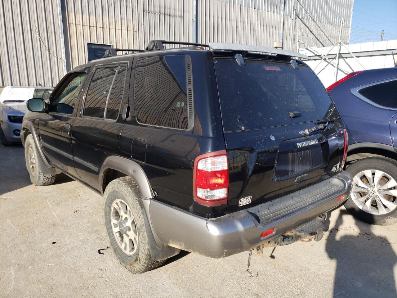 Photo 3 from auction – 2000 NISSAN PATHFINDER with VIN JN8AR07Y7YW431373