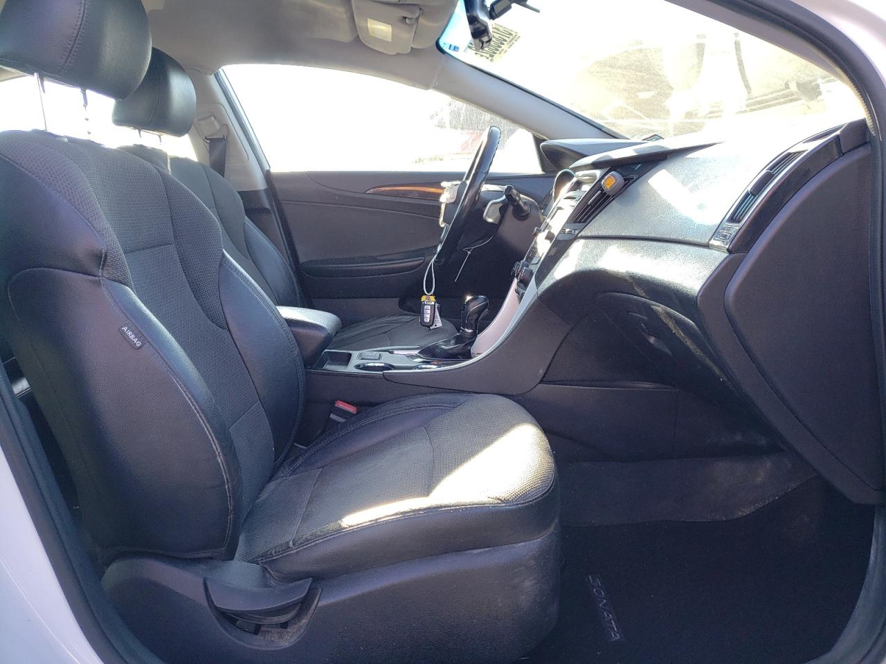 Photo 5 from auction – 2014 HYUNDAI SONATA SE with VIN 5NPEC4AC0EH827441