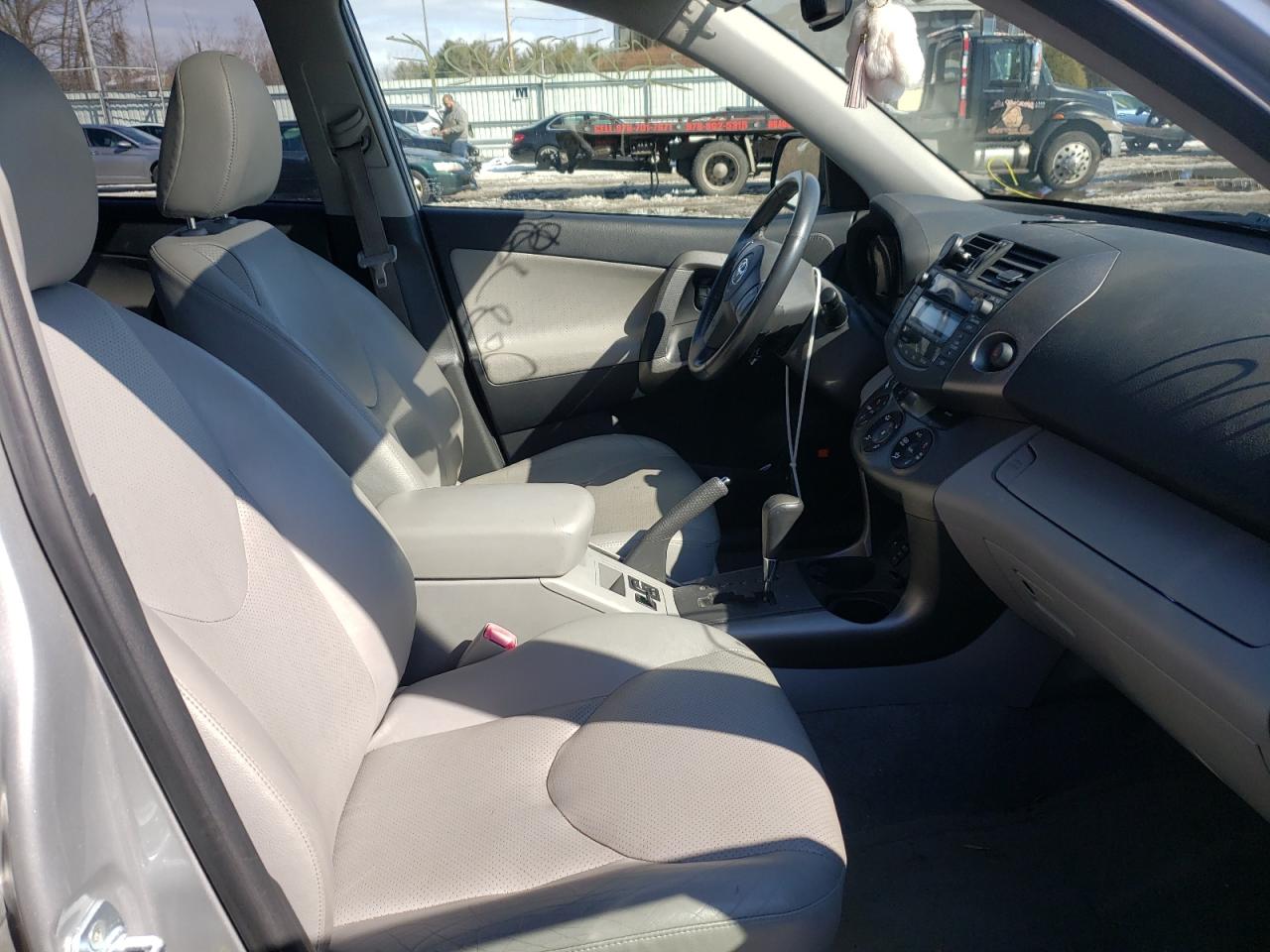 Photo 5 from auction – 2010 TOYOTA RAV4 LIMIT with VIN JTMDF4DVXAD023485