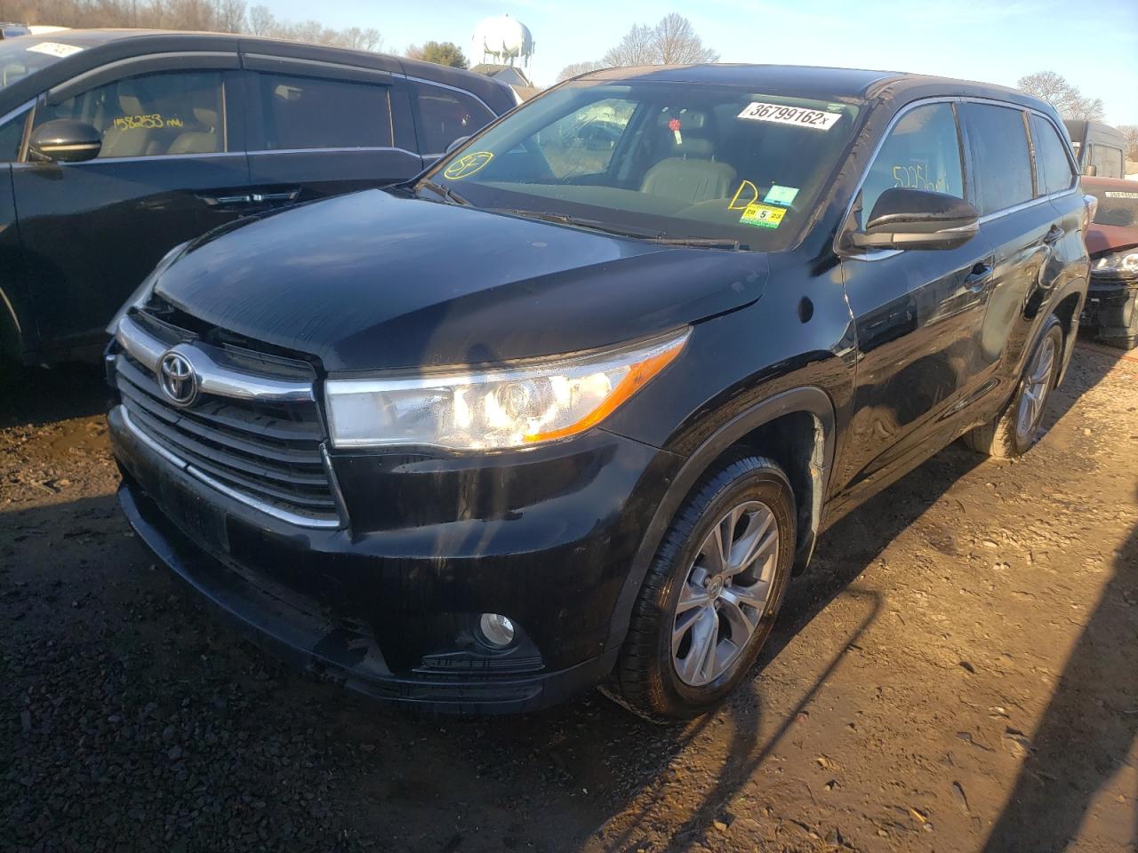 Photo 2 from auction – 2014 TOYOTA HIGHLANDER with VIN 5TDBKRFH5ES034119