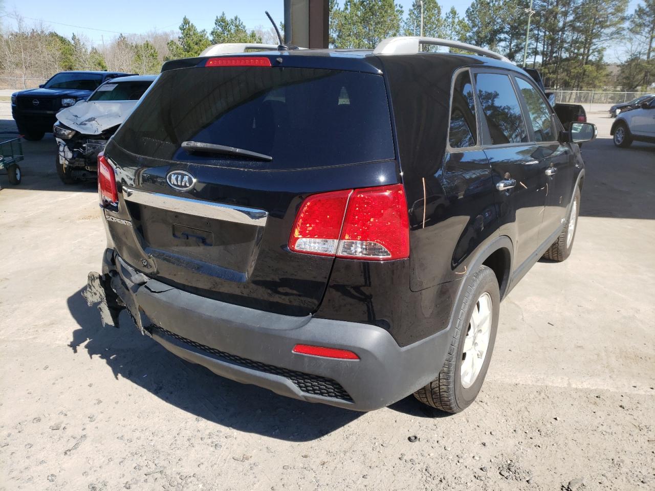 Photo 4 from auction – 2013 KIA SORENTO LX with VIN 5XYKTDA20DG348338