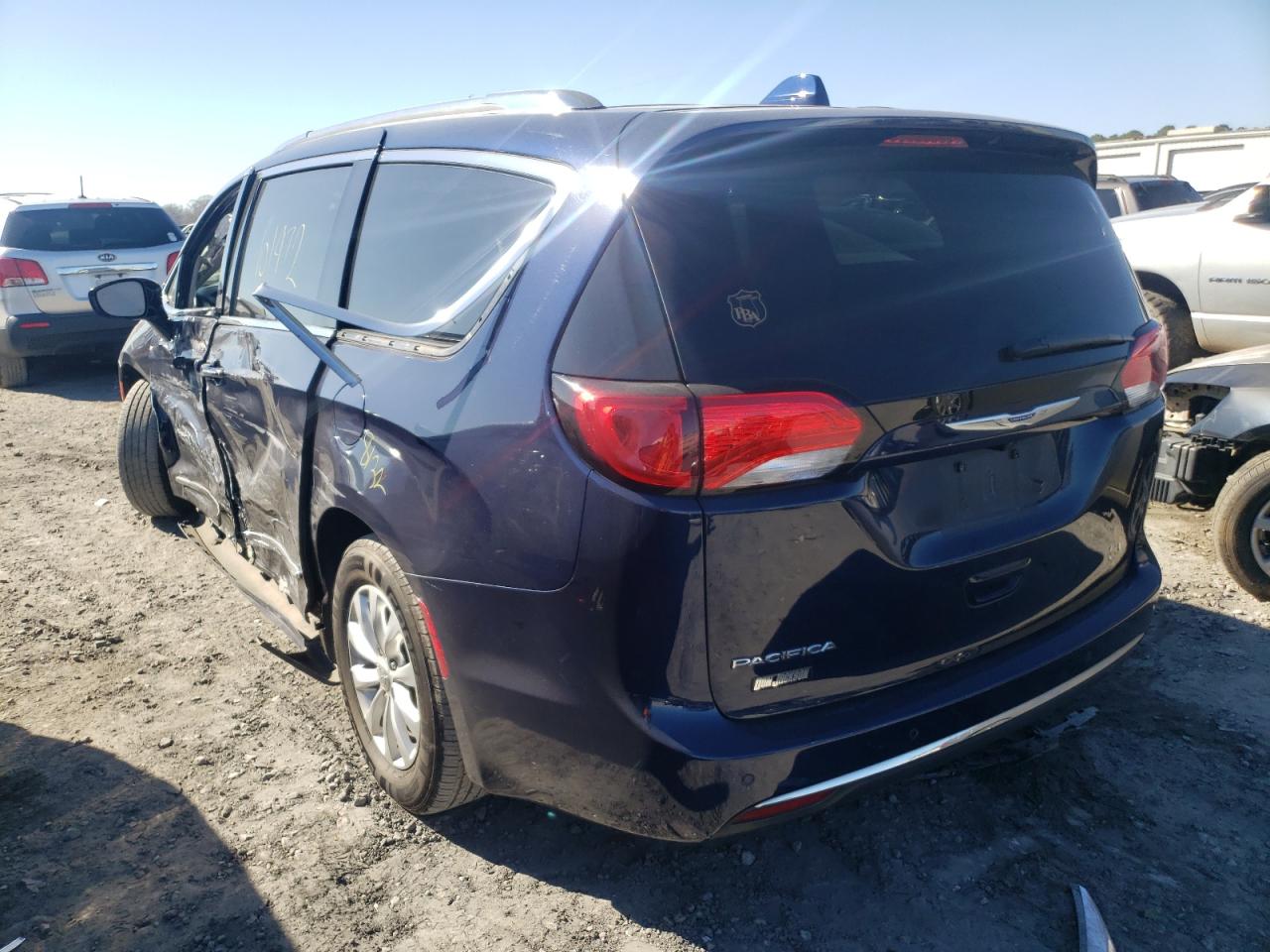 Photo 3 from auction – 2018 CHRYSLER PACIFICA T with VIN 2C4RC1EG4JR154230