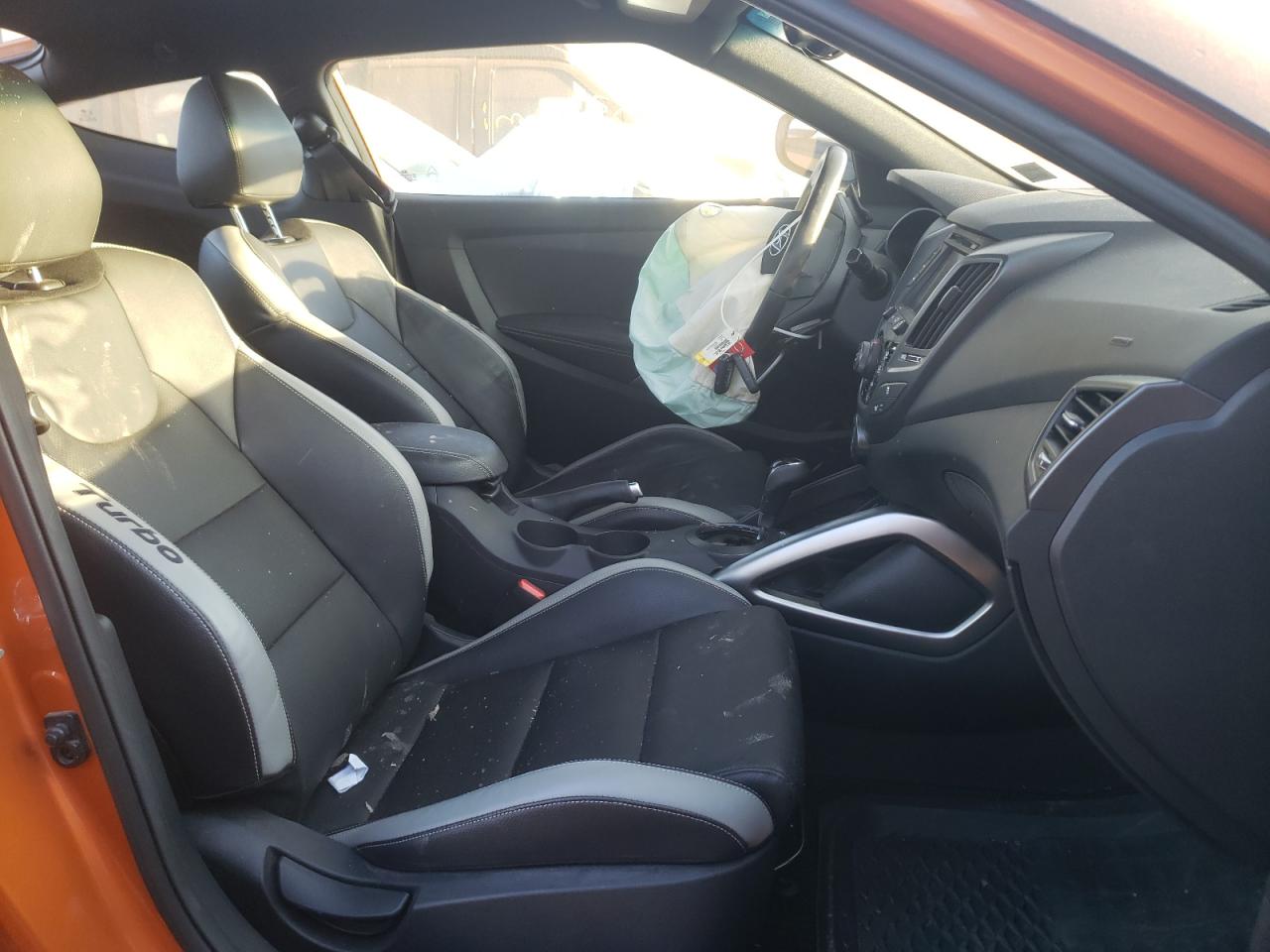 Photo 5 from auction – 2016 HYUNDAI VELOSTER T with VIN KMHTC6AE2GU300879