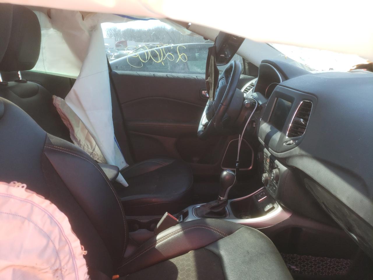 Photo 5 from auction – 2020 JEEP COMPASS LA with VIN 3C4NJCBB8LT258583