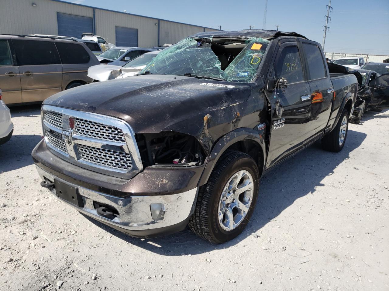 Фото 2 с аукциона – 2017 RAM 1500 LARAM с VIN 1C6RR7VT0HS584044