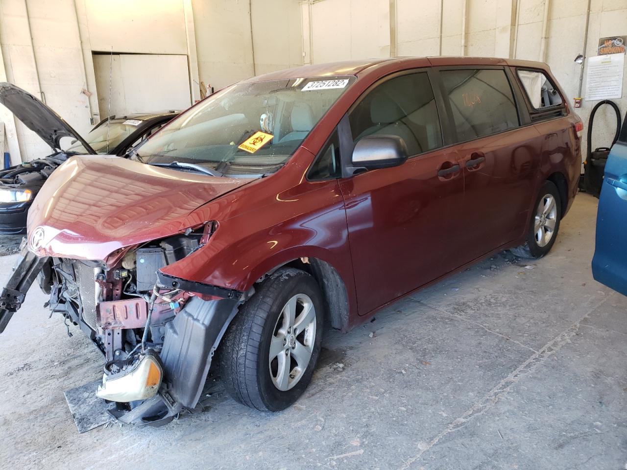 Photo 2 from auction – 2011 TOYOTA SIENNA BAS with VIN 5TDKA3DC7BS006938
