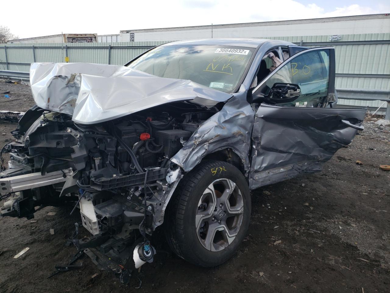 Photo 2 from auction – 2018 HONDA CR-V EX with VIN 7FARW2H52JE079261